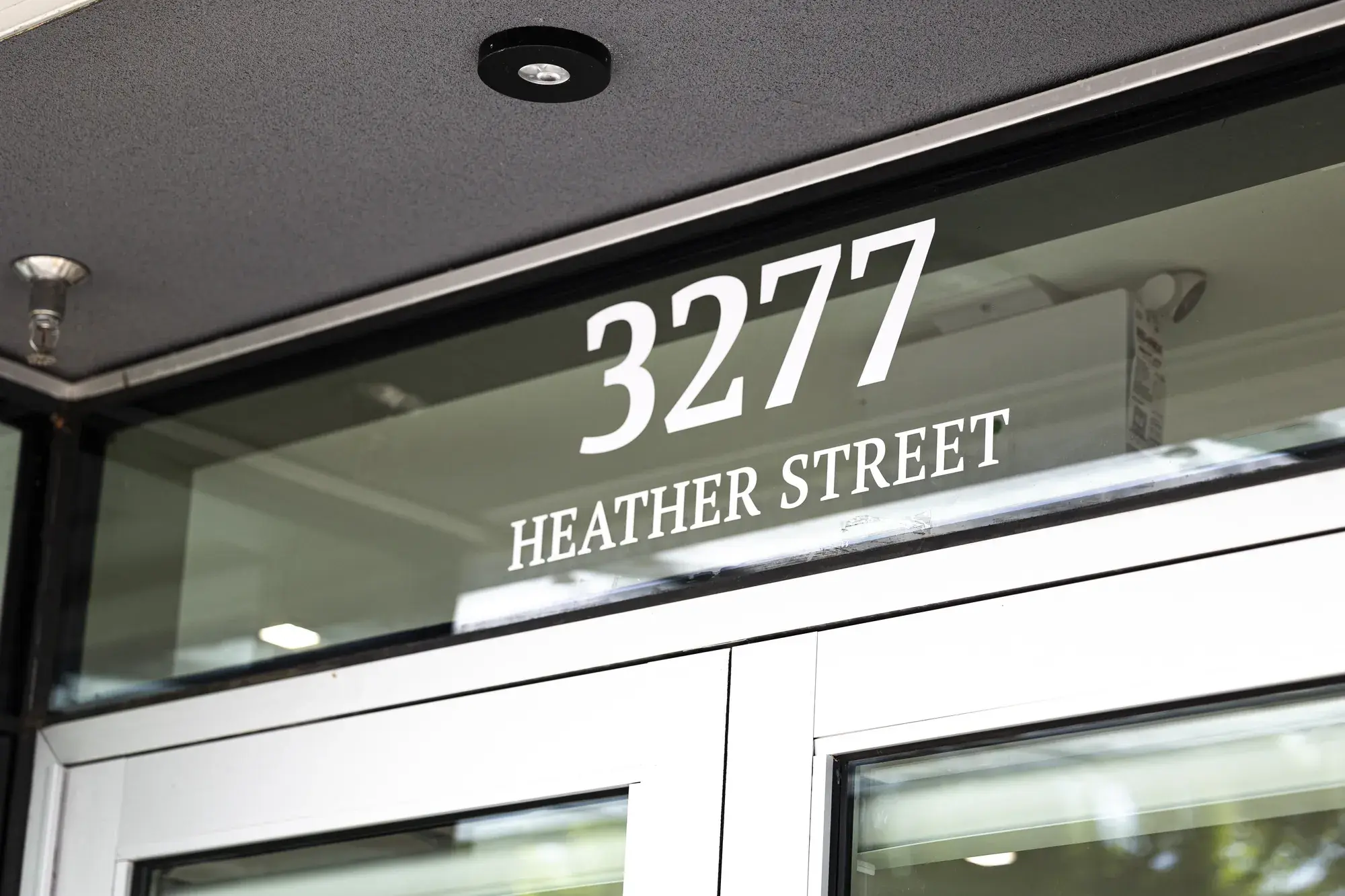 Heather Street Dental exterior entrance sign
