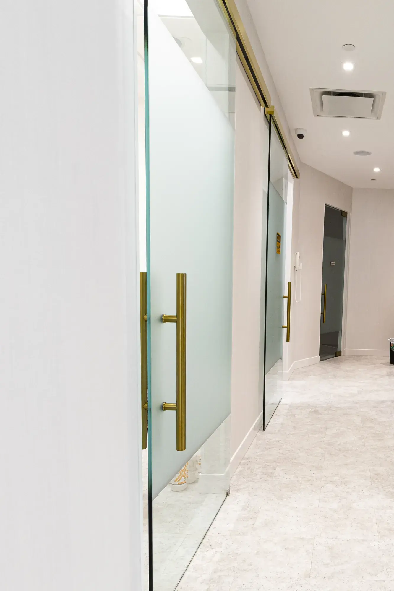 Frosted-glass corridor in the clinical area
